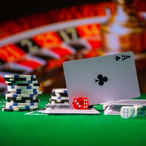 Игри на маса - асо спатия, зар и чипове на хазартна маса